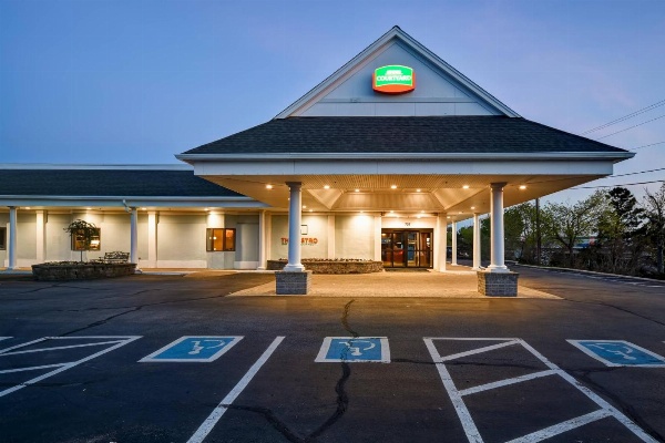 Courtyard by Marriott Cape Cod Hyannis image 1