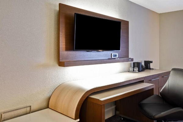 Courtyard by Marriott Cape Cod Hyannis image 9